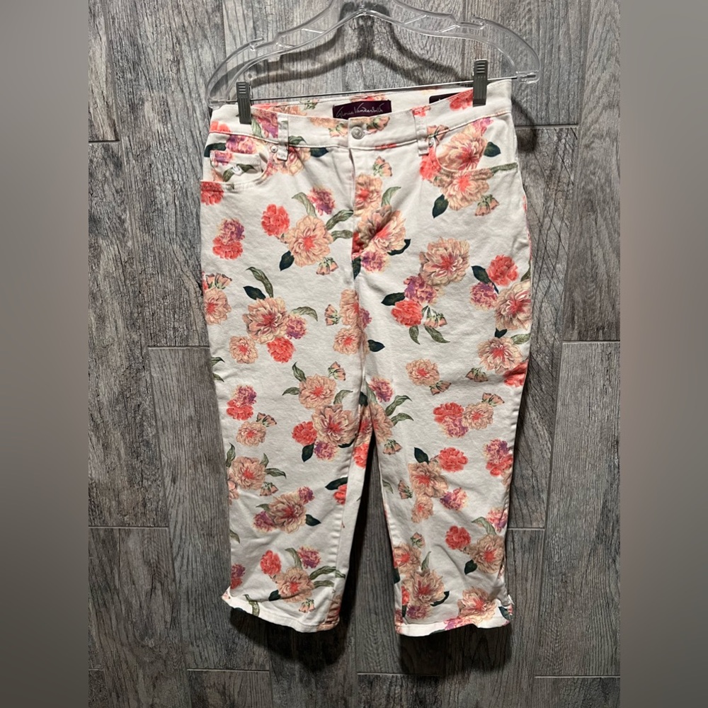 Gloria Vanderbilt denim floral capris great condition worn and washed once